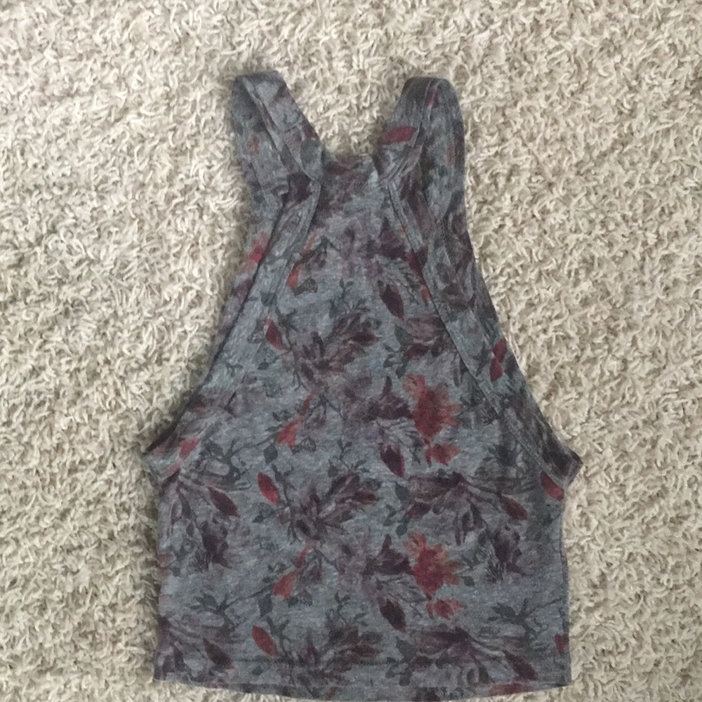 Urban outfitters floral Grey Crop tank 💐🌼 - Picture 3 of 4